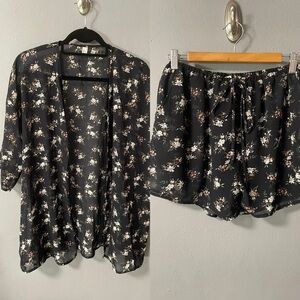 Hey Babe boho black floral printed sheer kimono and lined shorts set. Size Small